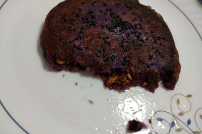 紫薯花生馅糯米饼