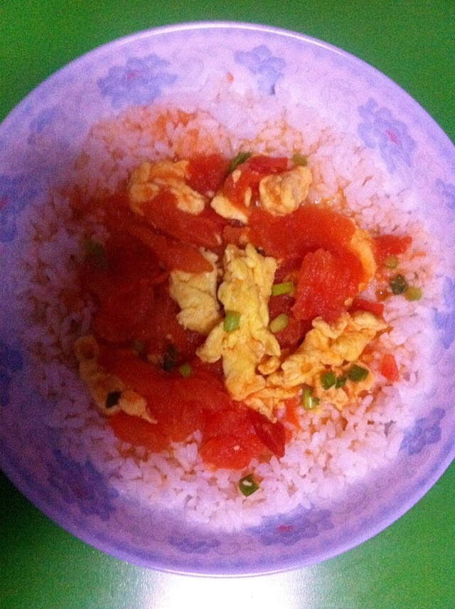西红柿炒蛋盖饭的做法