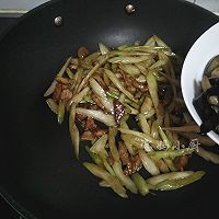 肉丝茄条炒芹菜的做法图解7