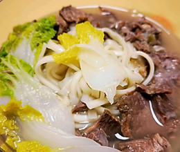 黄心菜牛肉汤面的做法