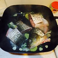 鲤鱼炖豆腐的做法图解5