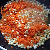 熊孩子的菠萝炒饭#单挑夏天#的做法图解2