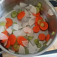 酸甜什锦菜(白萝卜，胡萝卜，莴笋)的做法图解1