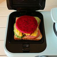 简单易做又营养的三明治早餐的做法图解7