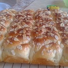 鲜奶油辫子面包