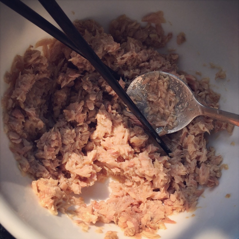香烤菠萝吞拿鱼三文治的做法图解1