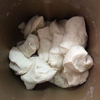 中种心型椰蓉面包的做法图解1
