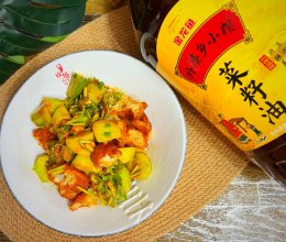 #灿烂的花园 寻味外婆乡#烧烤店必备油条拌黄瓜的做法