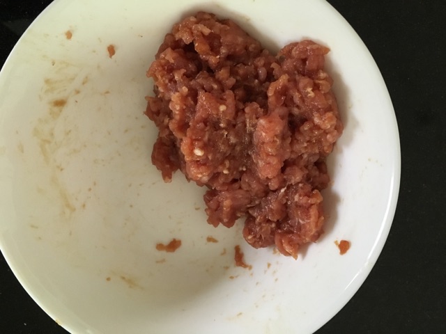 韭菜蘑菇烧肉沫的做法图解1