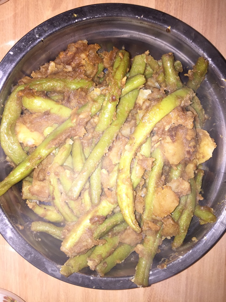 四季豆炖土豆的做法图解1