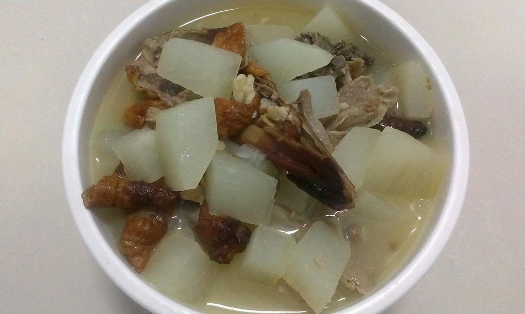 萝卜鸭架汤的做法