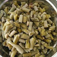 酸辣肥肠的做法图解2