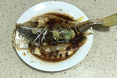 鱼跃餐桌篇：快速搞定-豆瓣酱蒸大黄花