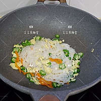 秋葵蛋炒米粉的做法图解9