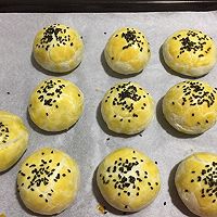玉米油版酥的掉渣的蛋黄酥的做法图解21