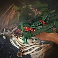 茶树菇炒蒜苗的做法图解7