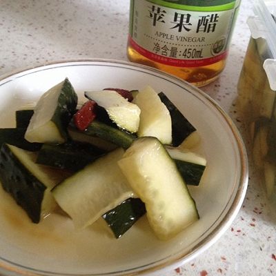 简单三部曲腌黄瓜