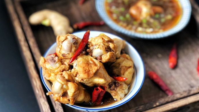 鸡腿这样吃，汤鲜，肉嫩，一点都不腥～香辣卤鸡腿