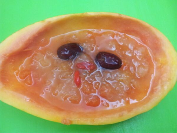 木瓜银耳红枣枸杞羹的做法