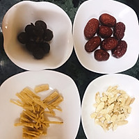 滋补养颜汤—花胶海参炖鸡的做法图解2