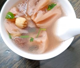 莲藕排骨莲子汤的做法