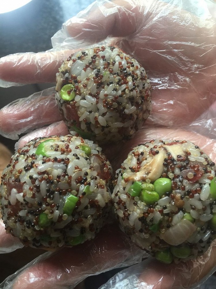 三色藜麦糯米饭团的做法