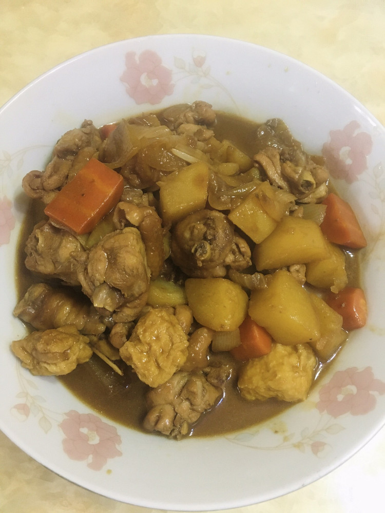土豆焖鸡块（油豆腐好吃！）的做法