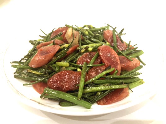 韭苔炒腊肠的做法