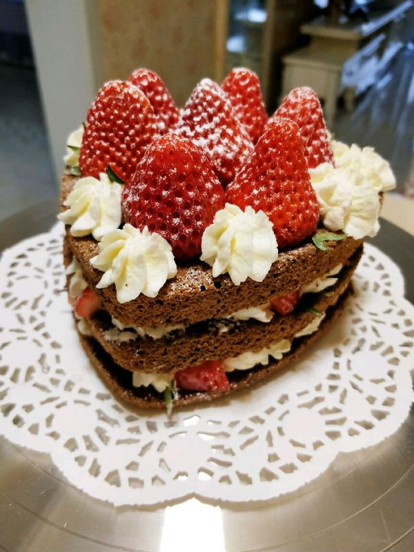 6寸心形草莓裸蛋糕