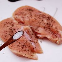#春季减肥，边吃边瘦#香煎鸡胸肉的做法图解6