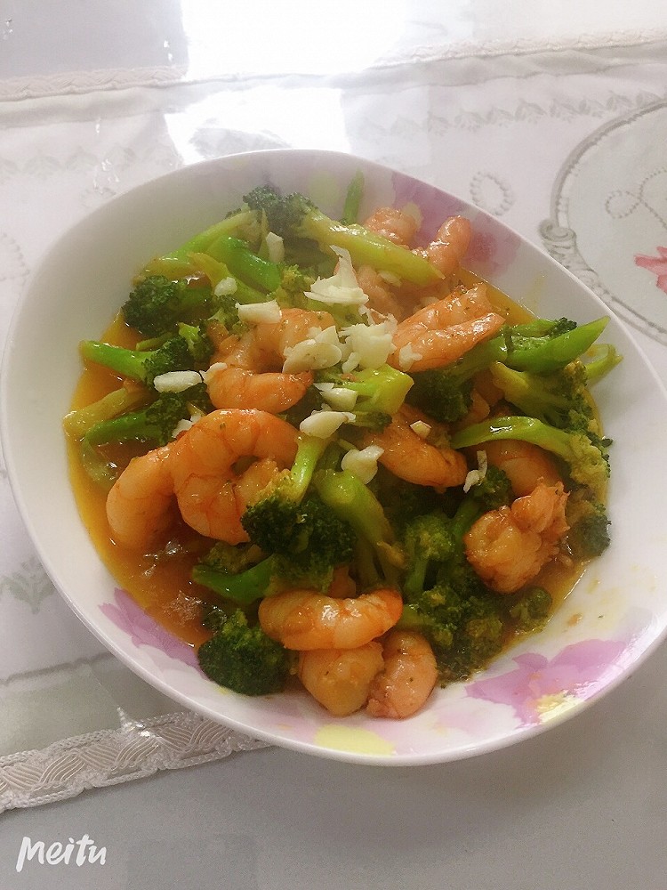 西兰花焗尾虾的做法