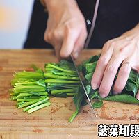 蒜香虾仁口蘑菠菜意面的做法图解1