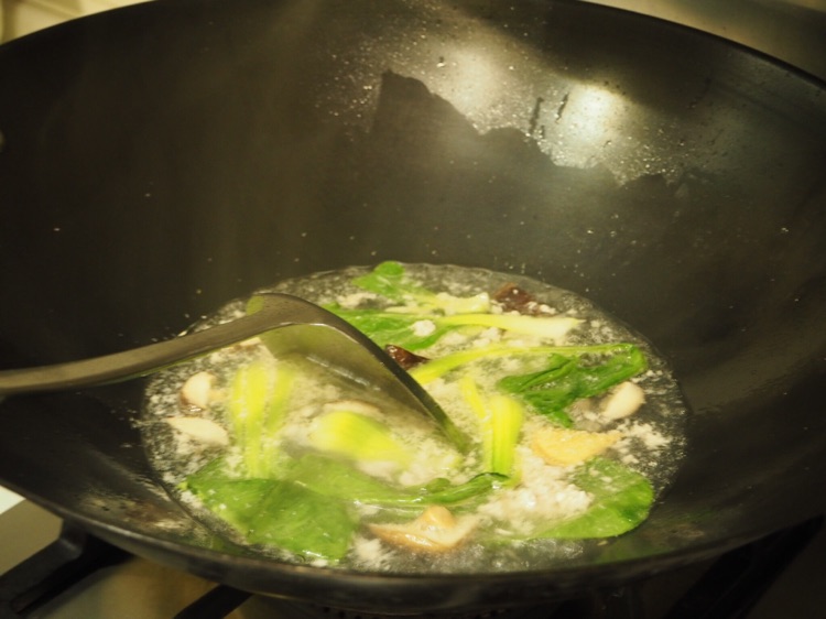 卤蛋香菇肉丝面的做法图解2
