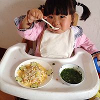 宝宝食谱：黄瓜玉米火腿鸡蛋炒饭～的做法图解5