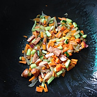 缤纷彩椒盅焗饭~颜色の诱惑的做法图解1