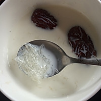 红枣牛奶炖燕窝的做法图解4