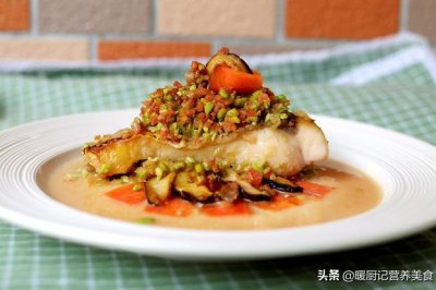 煎鱼腩配三华李毛豆酱/酸爽开胃，减脂美食
