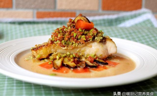 煎鱼腩配三华李毛豆酱/酸爽开胃，减脂美食