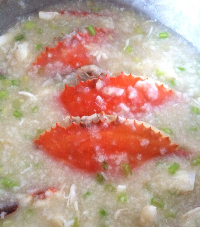 丝丝蟹肉粥的做法