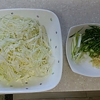 胡椒粉炒圆白菜的做法图解1