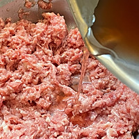 #最是家乡味 冬至大如年#牛肉芹菜饺子的做法图解1