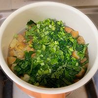 #憋在家里吃什么#菠菜油条粥的做法图解3