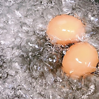 水煮鸡蛋新吃法的做法图解1