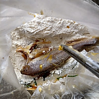 椒盐小黄鱼的做法图解5