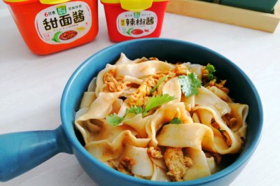 鸡蛋酱拌手擀面