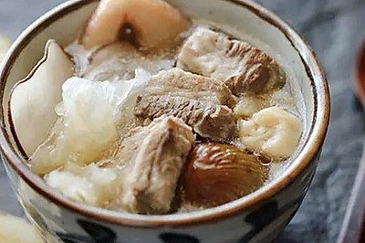 花胶炖排骨鸡汤