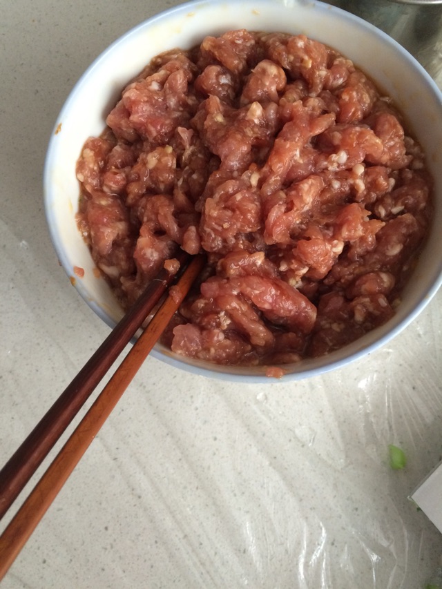 菜肉大馄饨的做法图解1