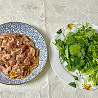 香菜嫩牛肉的做法图解3