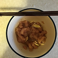 西兰花炒鸡肉木耳的做法图解1