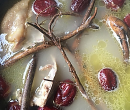 牛好根红枣鸡汤的做法